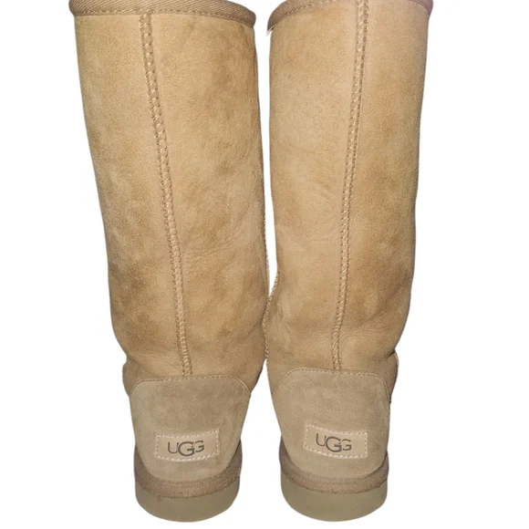 UGG Classic Tall II Boots – Chestnut Suede, Size 8, Like New - Picture 2 of 6